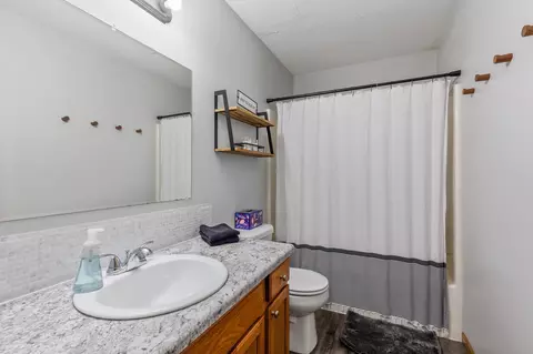 Bath - 5386 Marohn Rd, Baxter, MN 56425 photo 2 of 2