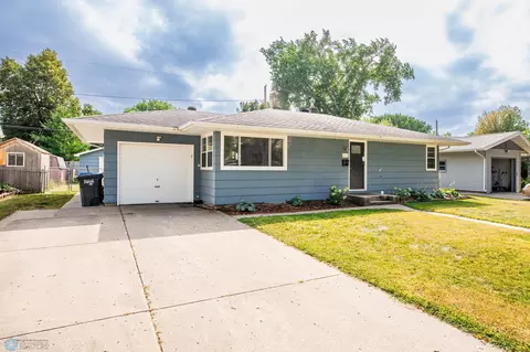418 25th Ave N, Fargo, ND 58102
