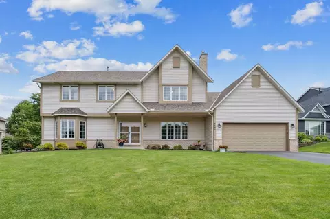 8980 Highland Cir, Woodbury, MN 55125