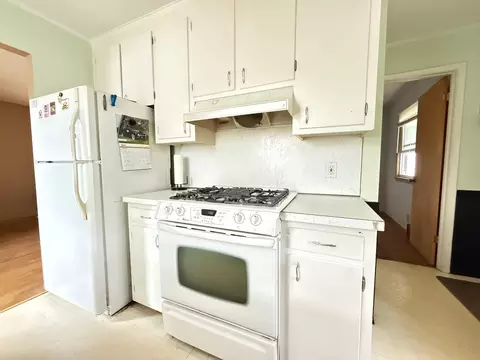 Kitchen - 8369 E River Rd NW, Coon Rapids, MN 55433 photo 4 of 6