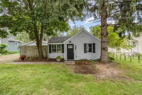 2092 Shryer Ave E, North Saint Paul, MN 55109
