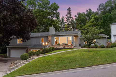 3302 Manor Dr, Golden Valley, MN 55422