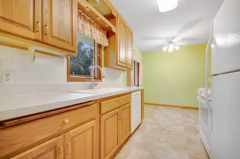 Kitchen - 3545 148th St W, Rosemount, MN 55068 photo 4 of 4