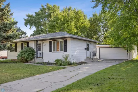 817 30th St N, Fargo, ND 58102
