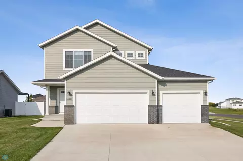 10211 Burgundy Dr, Horace, ND 58047