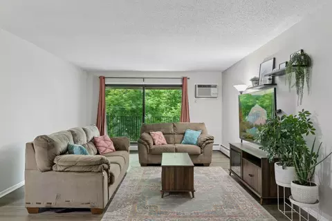 1903 Silver Bell Rd #314, Eagan, MN 55122