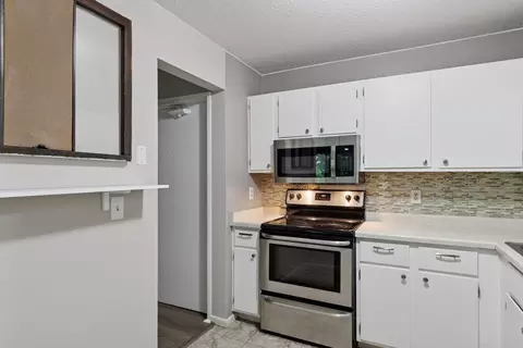 Kitchen - 1903 Silver Bell Rd #314, Eagan, MN 55122 photo 2 of 3