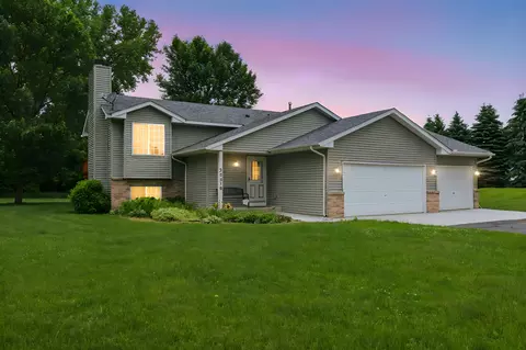 28510 Jeffrey Ave, Chisago City, MN 55013
