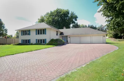 12236 48th Pl N, Plymouth, MN 55442