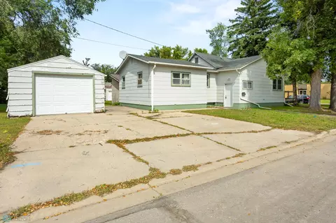 501 9th St N, Wahpeton, ND 58075