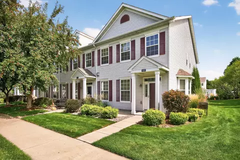 1688 Countryside Dr, Shakopee, MN 55379