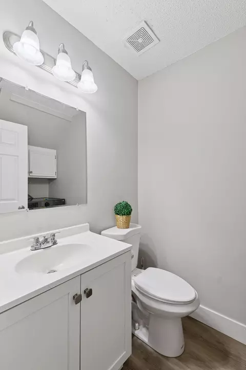 Bath - 4714 Lenore Ln, Eagan, MN 55122 photo 1 of 2