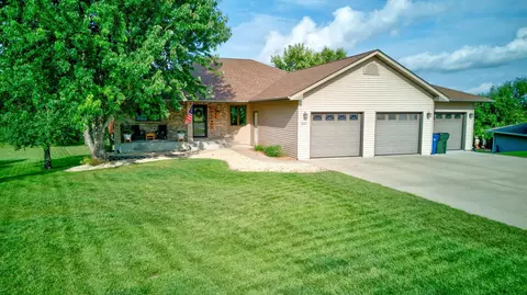 3521 Pebble Hills Dr, Fergus Falls, MN 56537