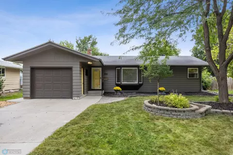 1838 17th St S, Fargo, ND 58103