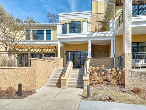 701 Linden St #107, Mendota Heights, MN 55118