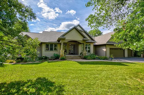 877 Highlander Trl, Hudson, WI 54016