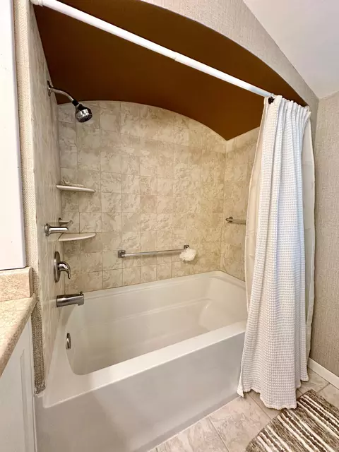 Bath - 638 3rd St, Tracy, MN 56175 photo 1 of 4