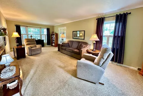 Living - 638 3rd St, Tracy, MN 56175 photo 2 of 7