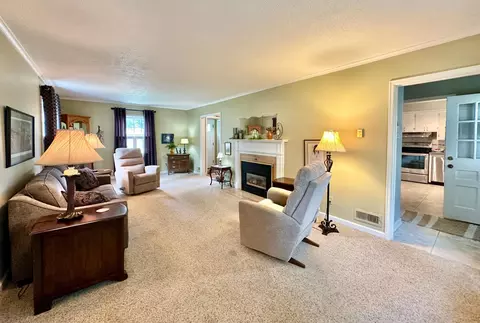 Living - 638 3rd St, Tracy, MN 56175 photo 4 of 7