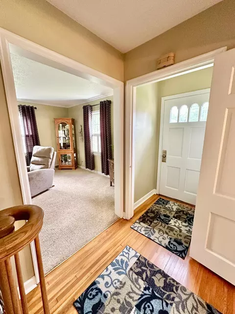 Entry Way - 638 3rd St, Tracy, MN 56175 photo 2 of 5