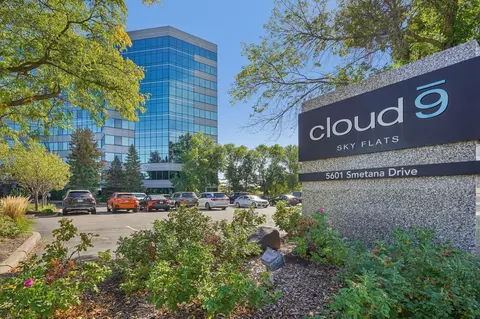 5601 Smetana Dr #304, Minnetonka, MN 55343