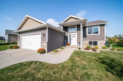 5433 Weatherstone Dr NW, Rochester, MN 55901