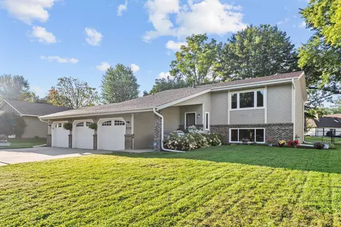 2378 Hauer Trl, Shakopee, MN 55379