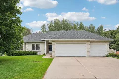 1789 Windsor Dr S, Shakopee, MN 55379