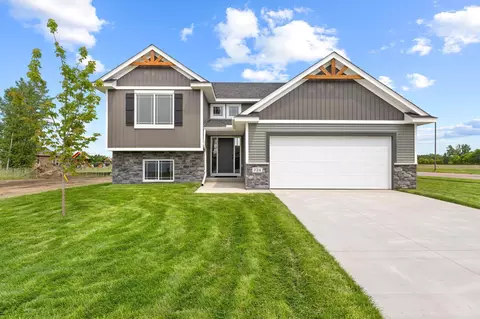 724 Margaret Ln NE, Isanti, MN 55040