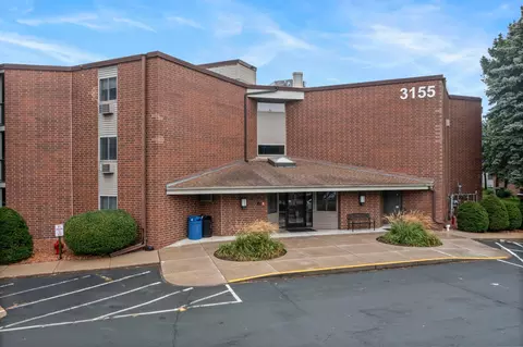 3155 Coachman Rd #409, Eagan, MN 55121