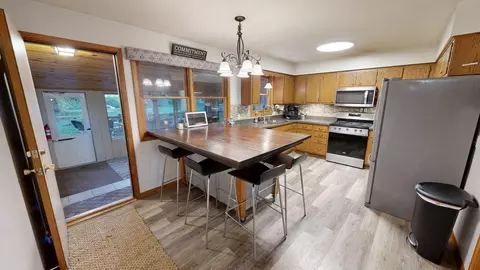 Kitchen - 3091 77th Ave NE, Willmar, MN 56201 photo 1 of 4