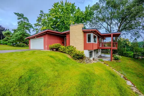 5820 W 70th St, Edina, MN 55439