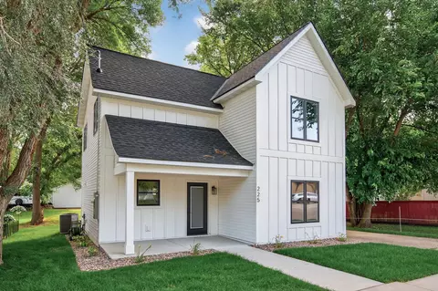 225 Cherry Ave N, Annandale, MN 55302