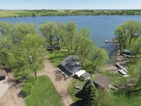 2319 Cottonwood Lake Dr, Windom, MN 56101