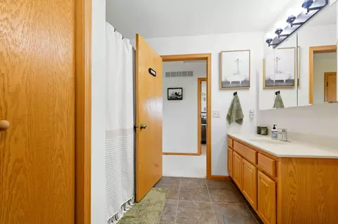 Bath - 15281 Clearview Ln, Brainerd, MN 56401 photo 2 of 3