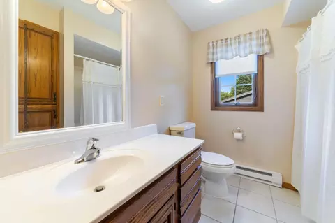 Bath - 1020 Redbud St, Duluth, MN 55811 photo 1 of 1