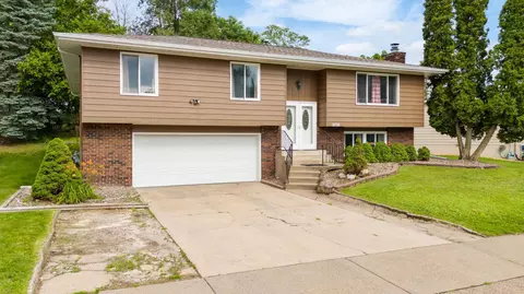 2735 Chisholm Ave, North Saint Paul, MN 55109