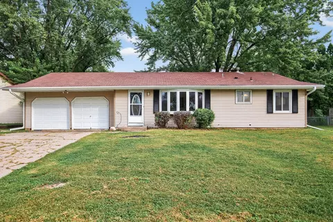 921 Cortland Dr S, Apple Valley, MN 55124
