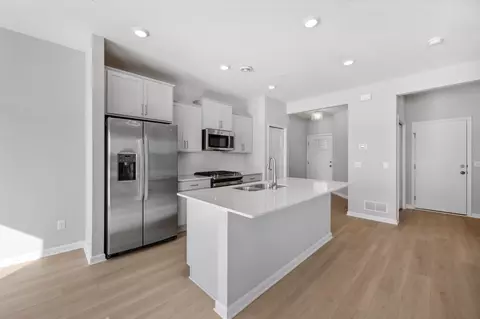10324 Birchwood Cir, Chaska, MN 55318