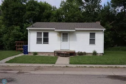 516 Kempel Dr, Lisbon, ND 58054