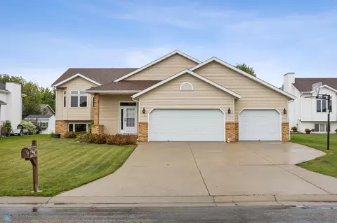 1715 33rd St S, Moorhead, MN 56560