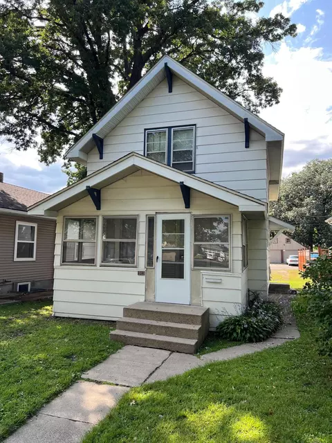 913 7th Ave S, Saint Cloud, MN 56301