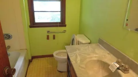 Bath - 712 5th Ave SE, Saint Cloud, MN 56304 photo 1 of 3