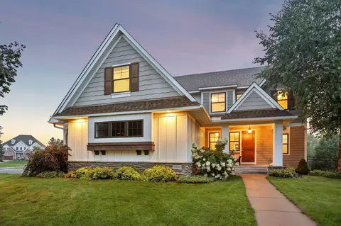 9850 Rainier Ct, Eden Prairie, MN 55347