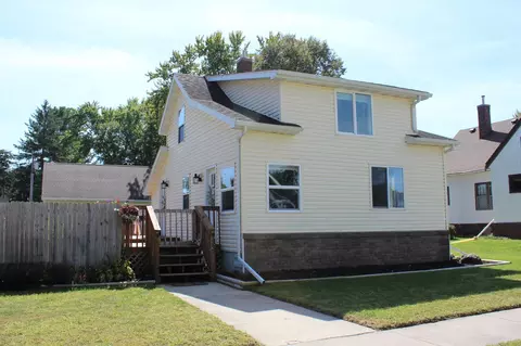 133 1st St SW, Blooming Prairie, MN 55917