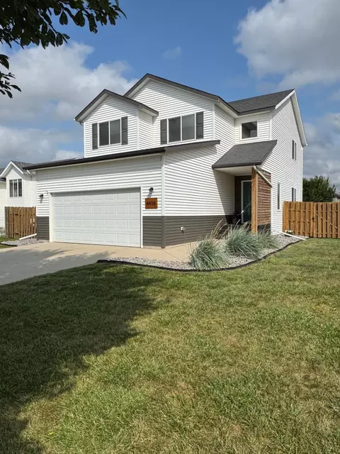 4418 50th St S, Fargo, ND 58104