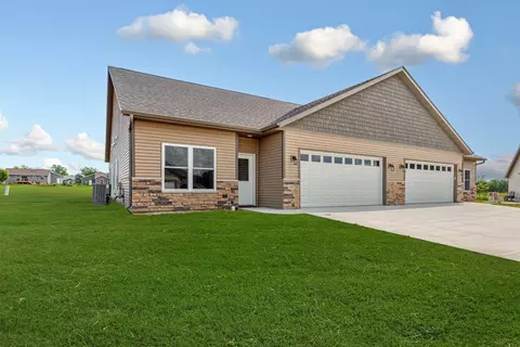 605 Northwood Pl, Janesville, MN 56048