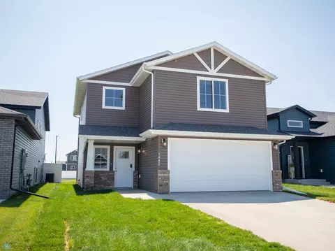 1482 69th Ave S, Fargo, ND 58104