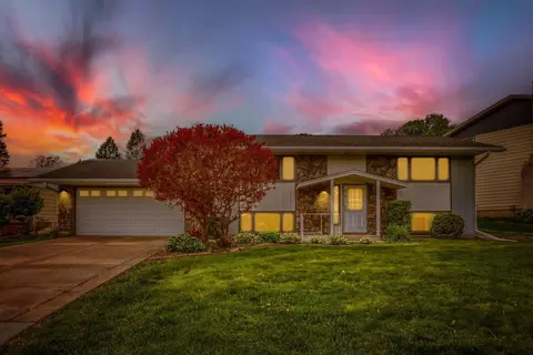 518 Rolls Rd, New Brighton, MN 55112