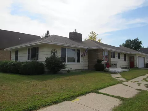 1250 Clary St, Worthington, MN 56187
